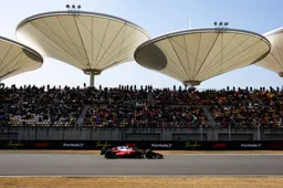 Leclerc schrok zich rot in sprint China: 'Ik dacht, dat was het!'