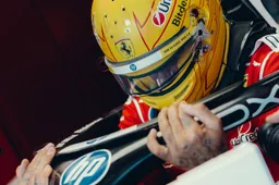 Hamilton twijfelt over beleid van Ferrari: 'Ik wil die keuze niet bekritiseren'