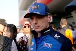 Verstappens gezicht staat op onweer na 'drama': 'Daar verlies ik belachelijk veel tijd'