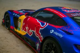 Verstappen met prachtig GT3-interview: 'Laat die blauwe auto langs, want ik duw hem ertussen'