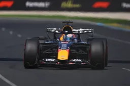 Kwalificatieduels | Verstappen na crash meteen op achterstand, Russell zet Antonelli overtuigend opzij