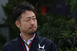 Aston Martin en Honda raken gefrustreerd in bizar persmoment: 'Is dat oké voor jullie?'