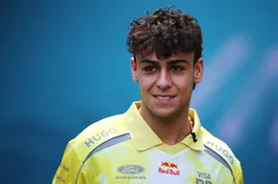 F1 in het kort | Lindblad van de startopstelling gehaald na vertreding van Racing Bulls
