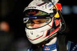 Verstappen-protegé verslaat zijn leermeester: "Mijn telefoon nog niet bekeken"