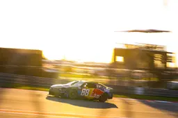 Ondertussen in F1 | NASCAR-coureurs verliezen geduld na incident: klappen in pitstraat