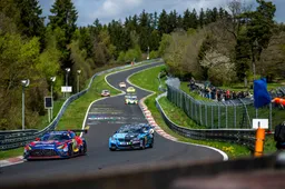 Nederlands feest tijdens de 24 uur van de Nürburgring, Verstappen flink vergezeld