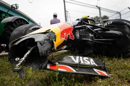 Zware crash voor Red Bull, Hadjar rijdt veel schade