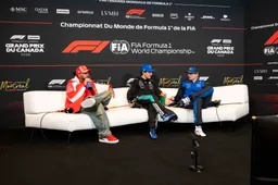 Hamilton neemt petje af voor Verstappen en Antonelli: "Ze begonnen fantastische tijden neer te zetten"