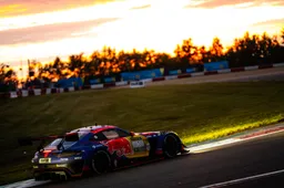 Team Verstappen komt goed de nacht door, tweede Mercedes blijft grootste rivaal in laatste acht uur