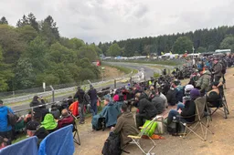 Ondertussen in F1 | Concurrent zingt Verstappen-lied terwijl hij wordt ingehaald