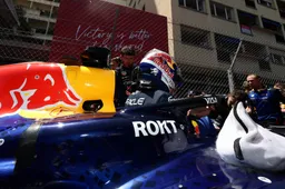 De race van Verstappen | Irritatie door besluiteloosheid Red Bull: "Dus? Wat moet ik doen?"