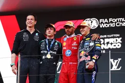 Mercedes moet volgens Schumacher ingrijpen: "Er zijn andere coureurs bij gekomen"
