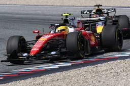 F1TV-analist zag Hamilton Verstappen van de baan duwen: "Ik zat te giechelen"
