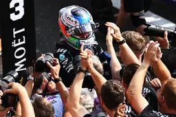 Verstappen na sterke race op het podium, Antonelli wint ondanks geluk voor Ferrari