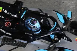 Russell grijpt pole na crash van Antonelli, Verstappen dupe van gele vlag
