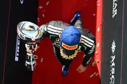 Antonelli sorteert voor op wereldtitel, Russell gooit de handdoek in de ring: "Ik accepteer het"