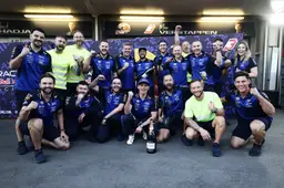 Ondertussen in F1 | Red Bull viert feest, Verstappen geeft applaus
