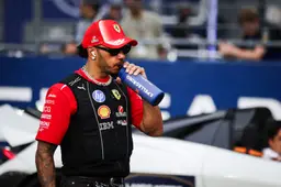 Hamilton gaat diep door het stof na grote blunder: "Ik neem de volledige verantwoordelijkheid"