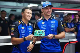 Hadjar lijkt in te zetten op overwinning voor Verstappen: "Ik ben superblij"