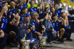 Ondertussen in F1 | Verstappen met volle sprint door de paddock en wordt achtervolgd