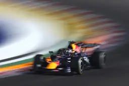 Ondertussen in F1 | Red Bull haalt tijdens regen met knipoog uit naar Ferrari
