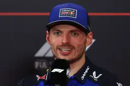 Verstappen heeft opvallende reactie na langverwachte zege in Singapore: "Ik was blij dat het voorbij was"