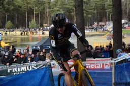 [Update] Van Loy zet vraagtekens bij doorgang Vestingcross: 'Beetje dubbel'