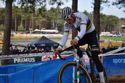 Van der Poel mist Van Aert bij crossrentree: 'Misschien uitdaging in Iserbyt'