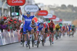 Jakobsen met Deceuninck-Quick-Step overtuigend naar zege in Hammer Sprint