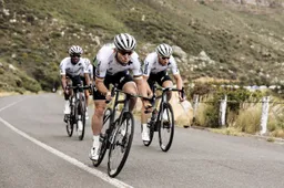 Eerbetoon Cavendish aan 'fietsende Rocky IV': 'Marcel, ik wens je het beste'