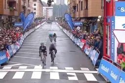 Schachmann pakt in vorm van zijn leven ook rit vier Ronde van het Baskenland