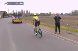 Tien Tweets over Parijs-Roubaix: Van Aert niet meer aanspreekbaar na finish