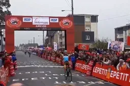 Cosnefroy klopt landgenoten voor de zege en de kaas in Parijs-Camembert