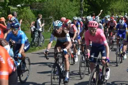 Bardet over rivalen: 'Dumoulin kan gewicht verliezen en beter gaan klimmen'