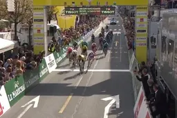 Roglic slaat dubbelslag met ritwinst en leiderstrui in Romandië; Kruijswijk mee