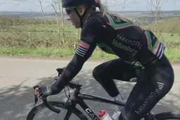 Loepzuivere hattrick in massasprint voor Wiebes in Tour of Chongming Island