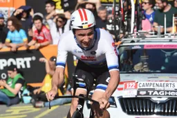 Campenaerts richting tijdrit over 'zandstrooier' Roglic: 'Nu is hij echt moe'