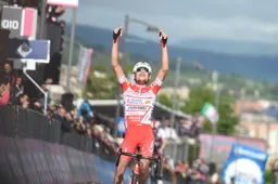 Giro op zijn kop: Masnada wint zesde etappe; Roglic 'geeft' roze aan Conti