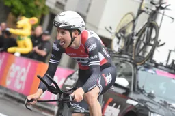 Mollema maakt zich op voor 'zwaarste slotfase van grote ronde in carrière'