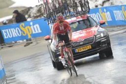 Oomen wil nog niet aan Tour denken: 'Eerst weer op topniveau komen'