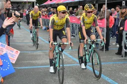 Dit gebeurde er met de fiets van Roglic na de wissel; Movistar reddende engel