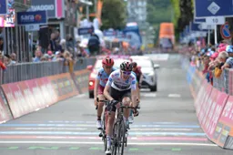 Sivakov zag Movistar versnellen bij pech Roglic: 'Niet eerlijk en beetje raar'