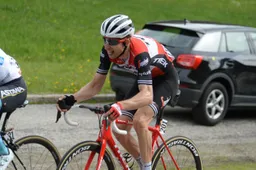 Mollema voelt hete adem Lopez na 'gekke bergrit': 'Gaat lastige klant worden'