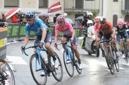 Carapaz verwacht geen bonje met Landa in laatste bergrit: 'Hij gaat mij helpen'