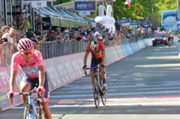 Tien tweets over bizar zware etappe Giro d'Italia: 'Iedereen in het rood'