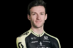 Adam Yates gaat voor het podium: 'Met de vorm van dit seizoen, waarom niet?