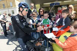 Ronde van Zwitserland etappe 1 | Last van schouders Dennis; Thomas miste benen;