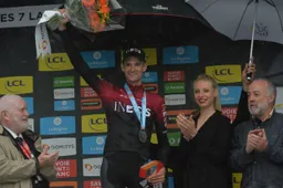 Poels na zege in extreme etappe Dauphiné: 'Harder trappen om warm te blijven'