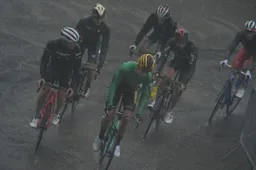 'Van Avermaet-type' Van Aert verbaast Boonen: 'Als je dáár dan kan winnen...'