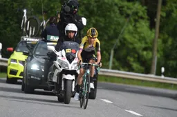 Etappe 6 Ronde van Zwitserland | Tolhoek gecomplimenteerd: 'Enige die écht wegreed'